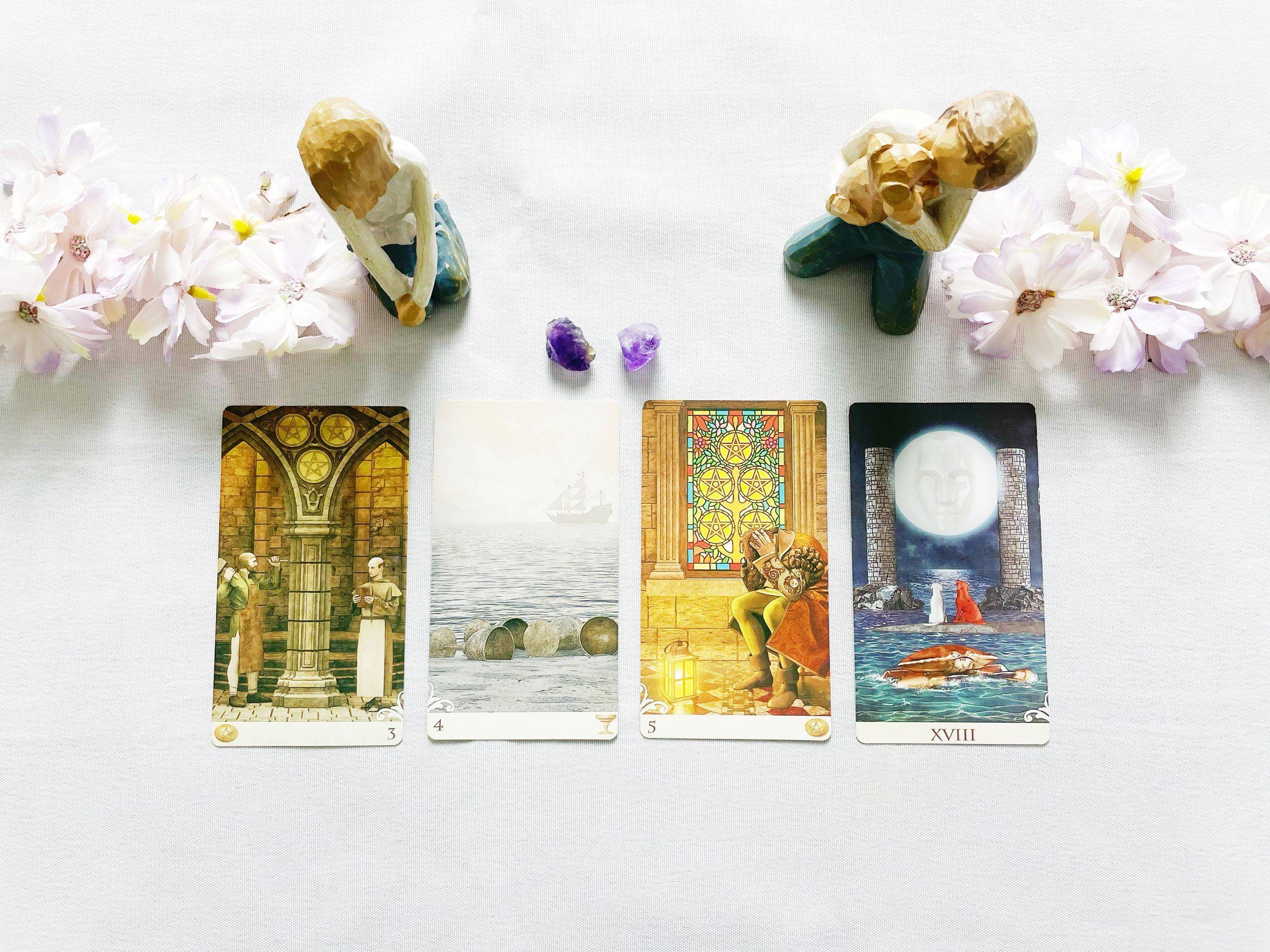 第二组牌:星币三 圣杯四 星币五 月亮牌