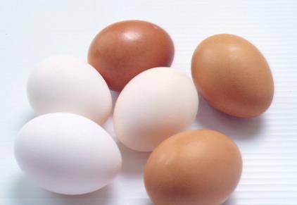 买鸡蛋时，红壳和白壳选哪种？弄清它们的区别，以后别乱买了