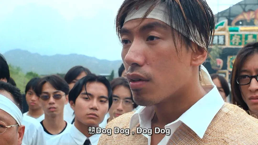 张耀扬狂放不羁的表演很好地诠释了片名"只手遮天"的含义,在影片结尾