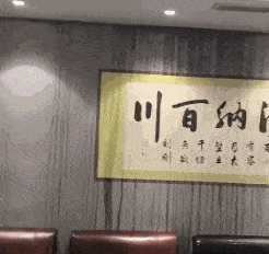 原创
导演,这墙能不能做得认真点,倒下来的砖掉的也太假了吧!