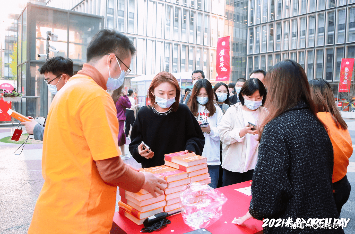 原创米粉节落幕雷军5亿补贴回馈米粉网友喊话何时造房