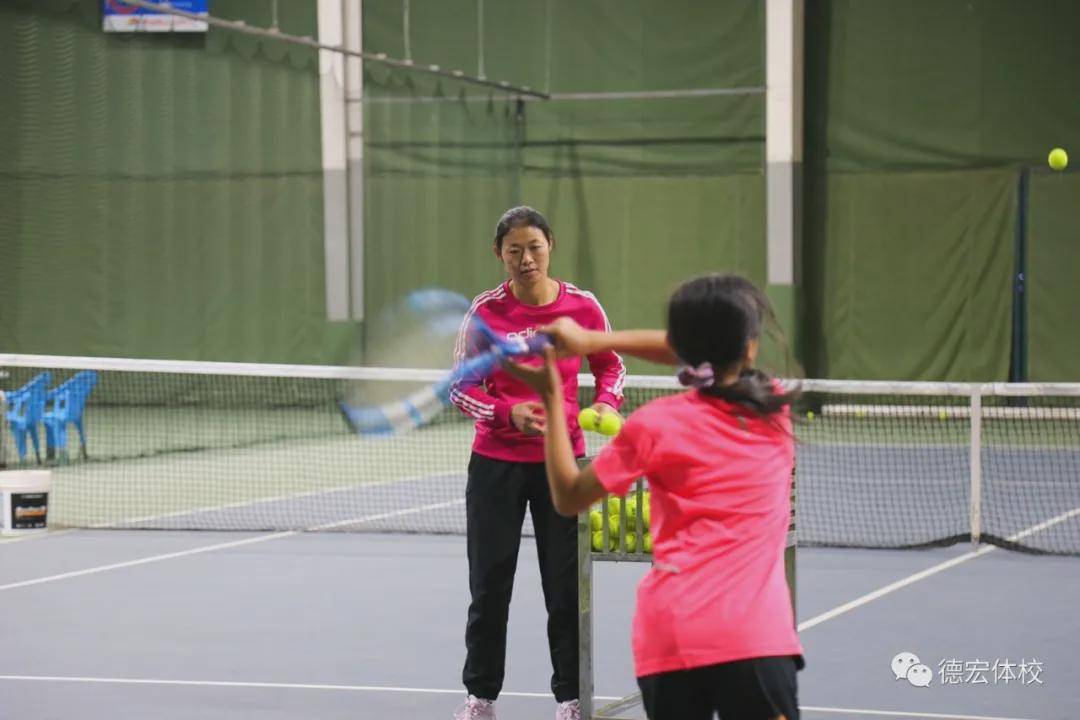 阿昌族网球教练杨丽华 训练 吉林体育资讯网