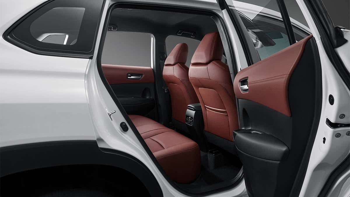 开完卡罗拉轿车再开suv卡罗拉cross 女生们接送孩子很不错