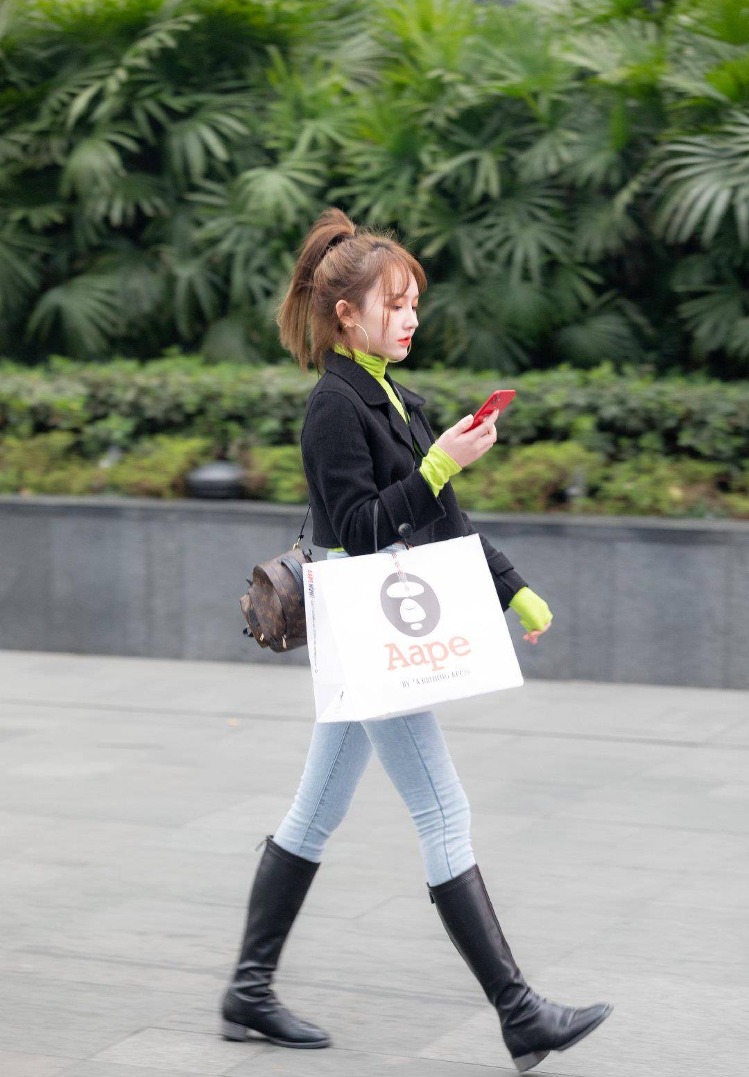 无法驾驭的短筒靴,小妹妹这身造型就是走着精致小巧的法式小复古风格