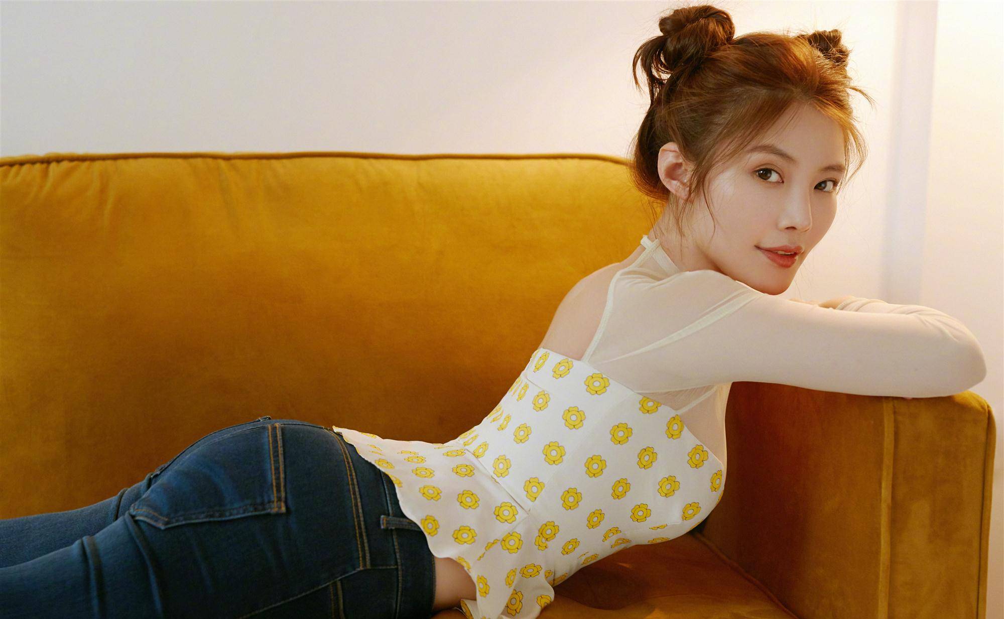 徐冬冬的"括号臀"确实令人羡慕,基础款都能穿出曲线美,太惊艳_身材