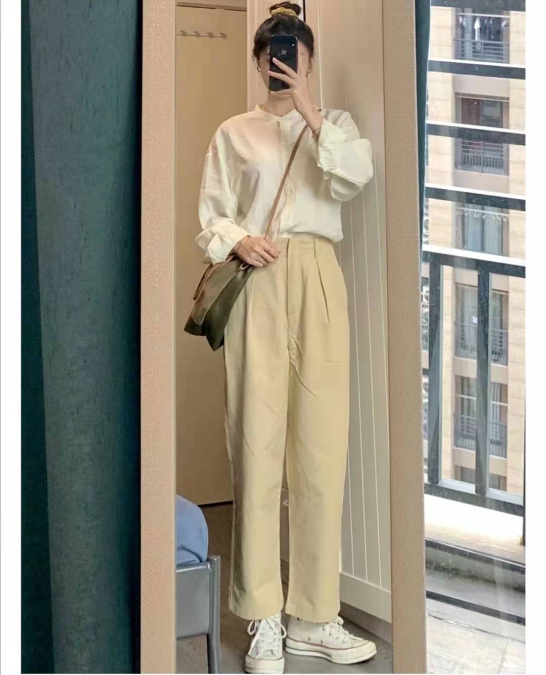 卡其色裤子配什么外套 卡其色裤子配什么外套时髦美搭潮爆了 中非服装陈
