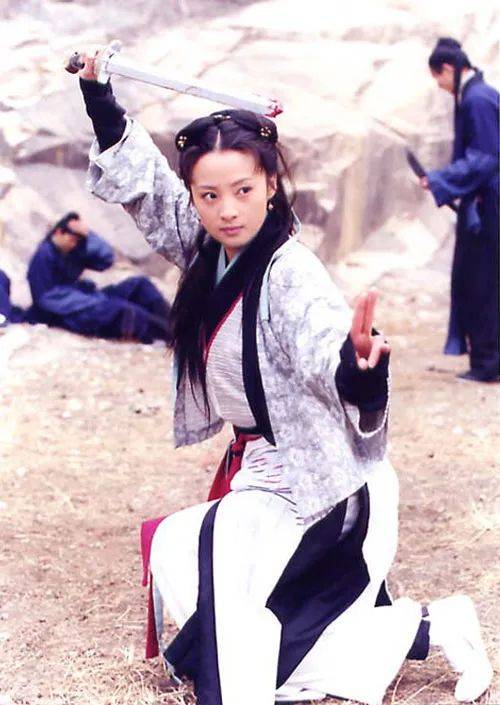 1998年成立的唐人影视,第一部拍的古偶,是《苏州二公差》(《太子当差