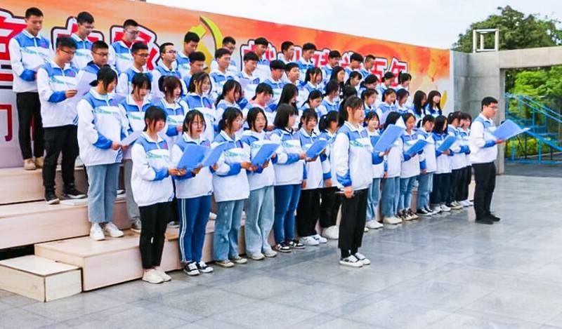 一颗红心永向党做时代好少年 陆小林 一颗红心永向党做时代好少年 陆小林
