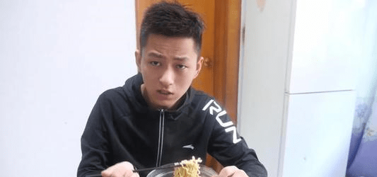 敬汉卿又开始作死新视频吃海星疑似中毒定位被发现亮点