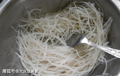 粉条怎么弄切的时候不粘刀 91e83e3a6f364cdaab2fa148830fc3ba.png