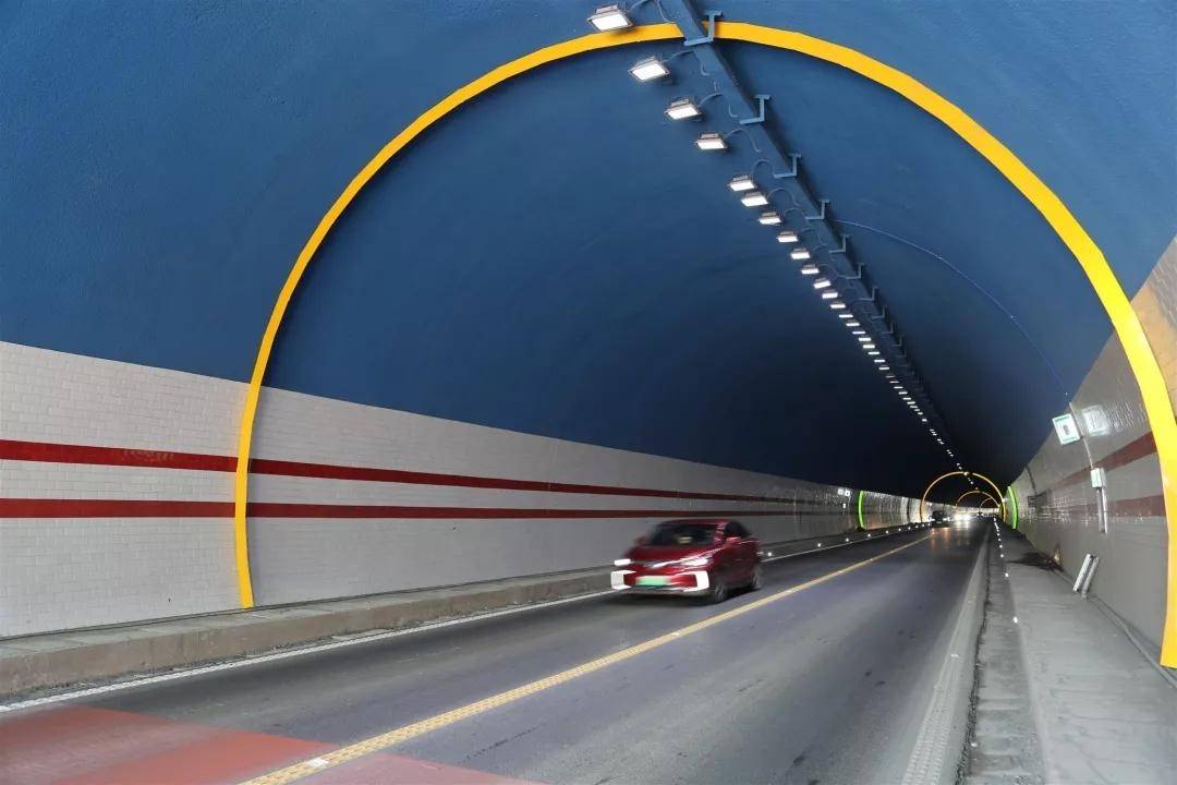 开车进出隧道3条安全建议新手学会不吃亏