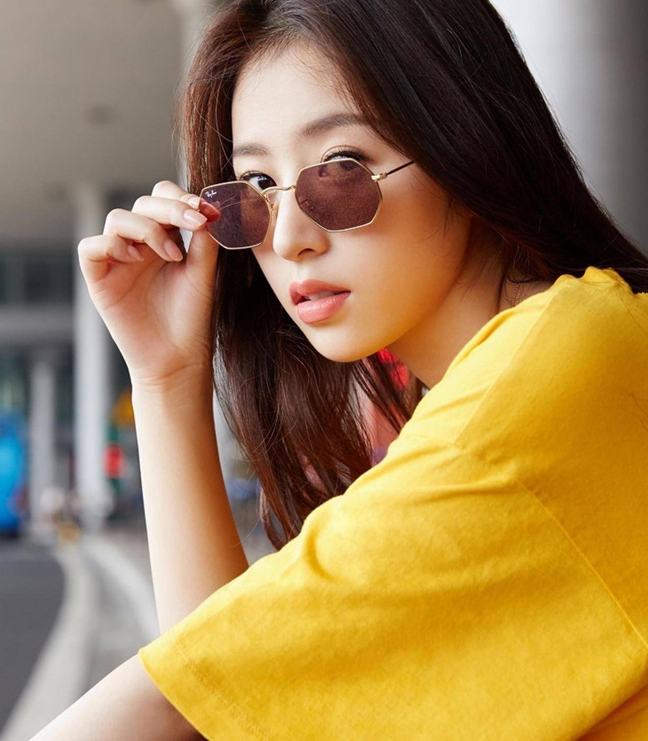 周雨彤:小荷刚露尖尖