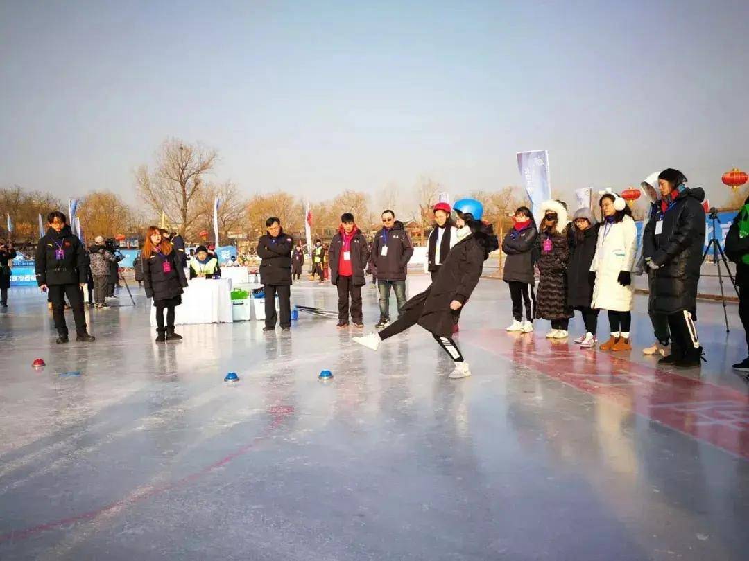 冰蹴球的玩法劳动节团建踢蹴球就来鲸舟 游戏
