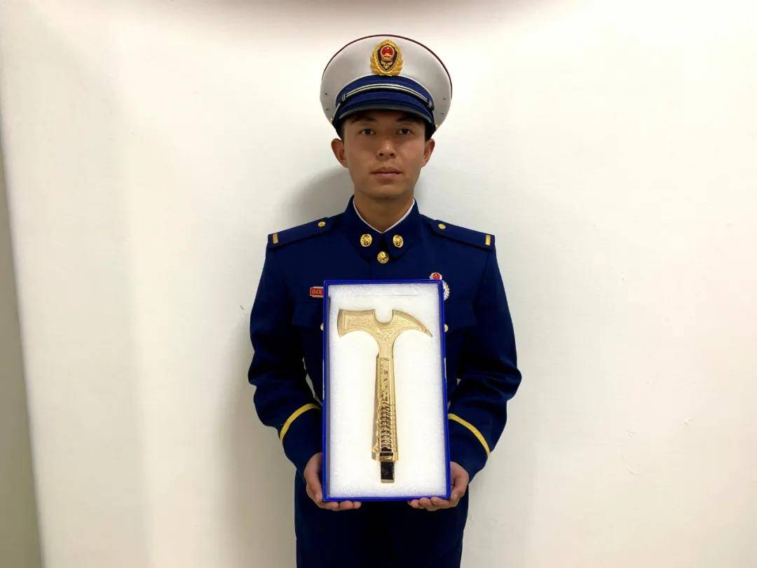 从白面书生到训练达人看新消防员刘咏雪的逆袭之路
