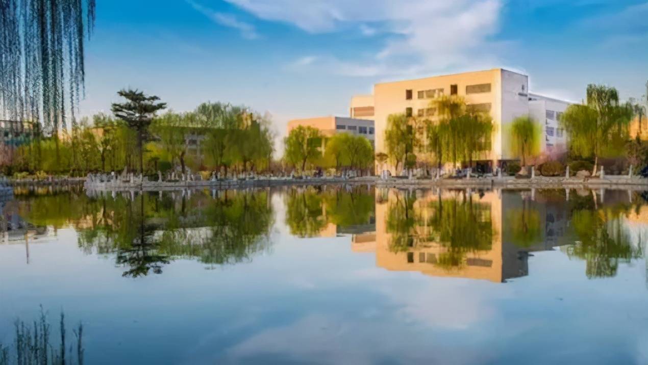 长安大学的学术氛围比较好,理工科就业率特别高,用毕业生话来讲一点