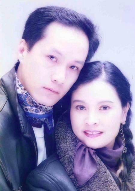 演家暴男成名遭丈母娘怀疑娶大8岁2婚妻丁克26年