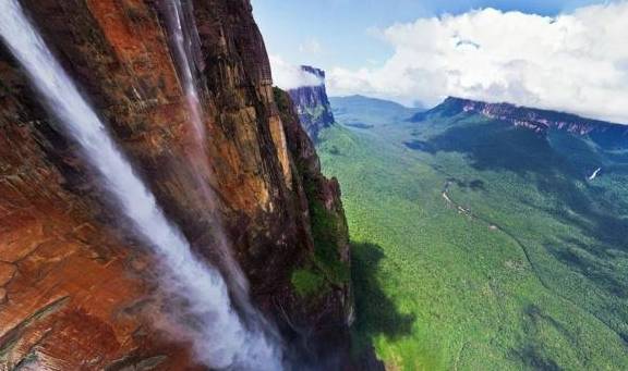 世界上最高的瀑布：落差近1000米，藏在南美洲深山中