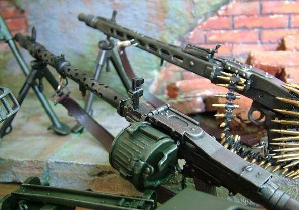 二战兵器中的"神器"mg42_通用机枪