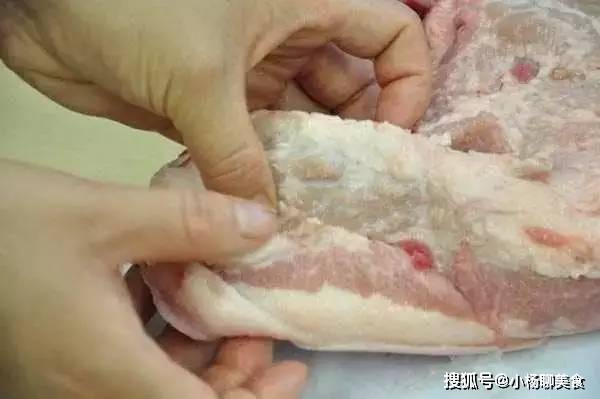 猪身上最脏的部位 有大量寄生虫 多人不却知道 还吃的津津有味 食用