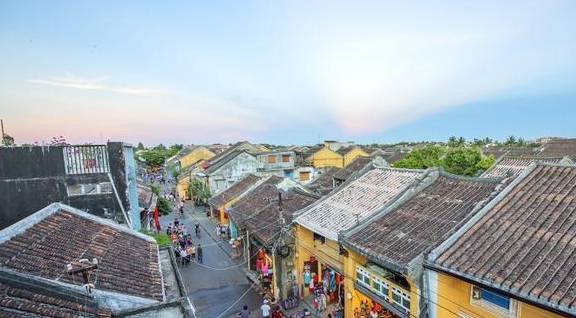 中国人扎堆越南这个城市，主要来自国内5个省份，到处是中国会馆