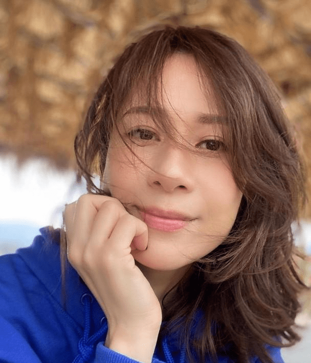 前tvb古装女神邝文珣晒自拍美貌零走样,45岁犹如20岁少女_手机搜狐网