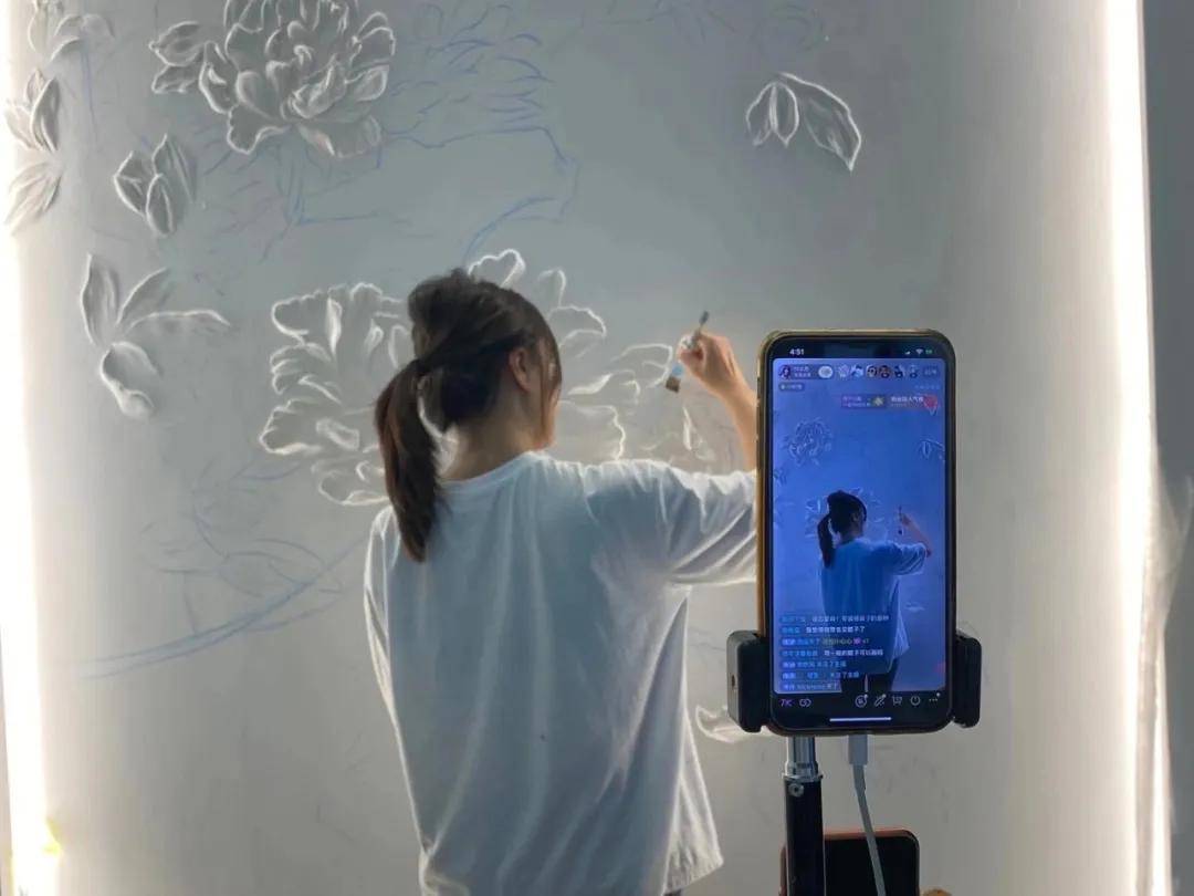 刚毕业不久就能6天赚4万,这个年轻女孩的直播引无数人围观!_张丽佳