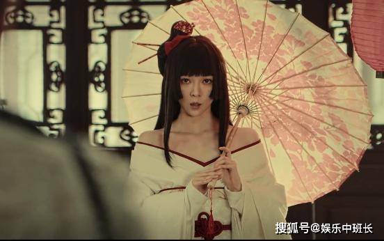 而且在盗墓贼进墓的时候,也看到了传说中被鲁班四杰封印的美艳龙女