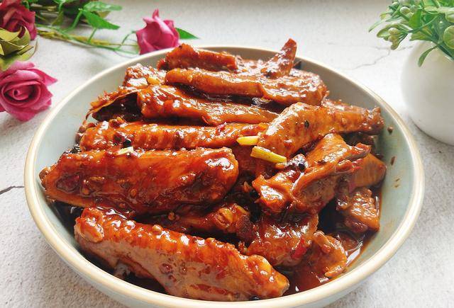 鸭翅这么做,麻辣鲜香,好吃入味又解馋,再来3斤都不够!_手机搜狐网