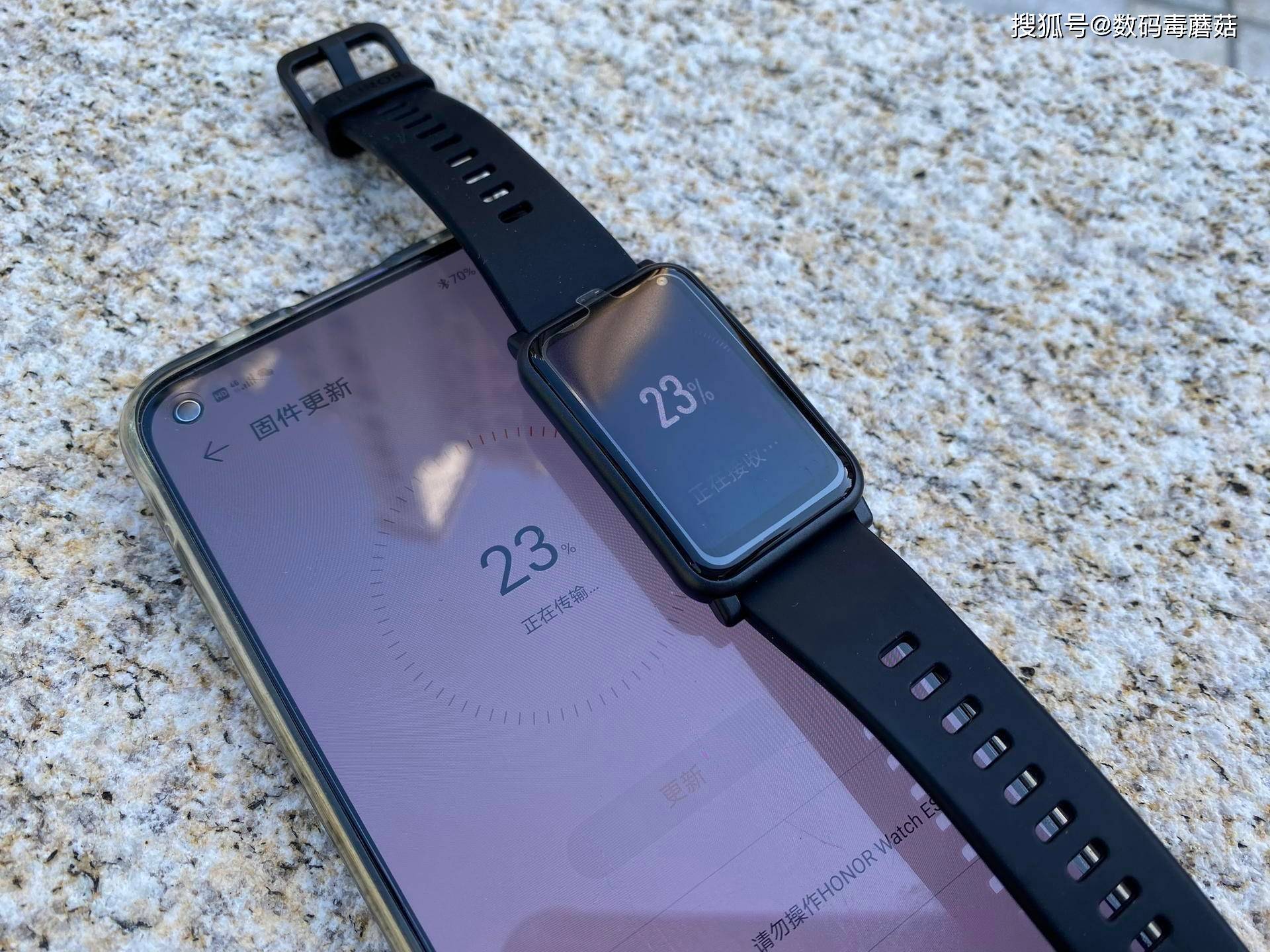 荣耀智能手表es拆箱凭什么手表不能是方的