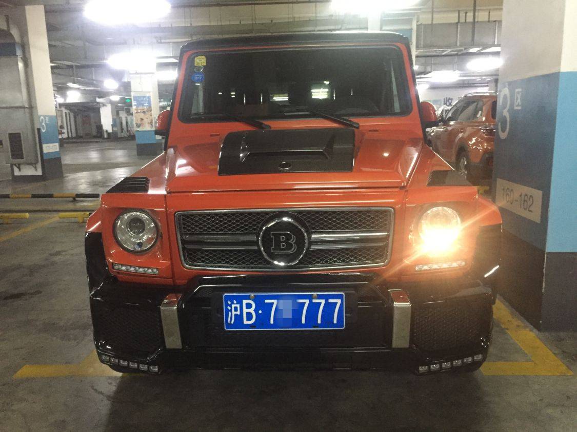 秦奋买新车了,这是他的第3台劳斯莱斯,车牌号价值百万