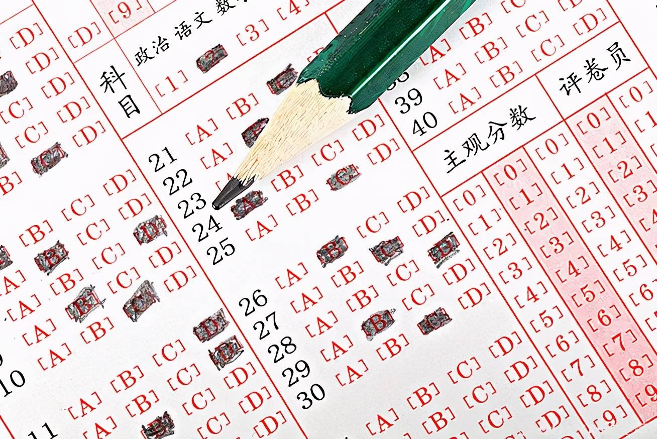 原创为啥高考要用2b铅笔?看过电脑扫描后豁然开朗,别再因此丢分了