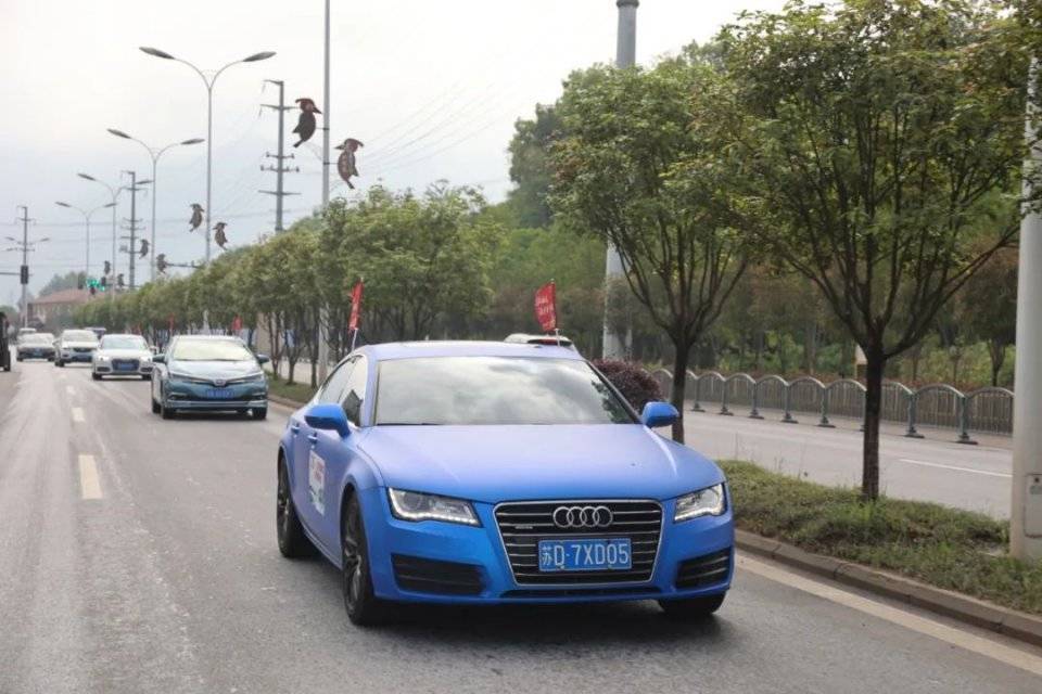 自驾游旅行车队视频 c20e6322e15044e499fb39746a93776f.jpeg