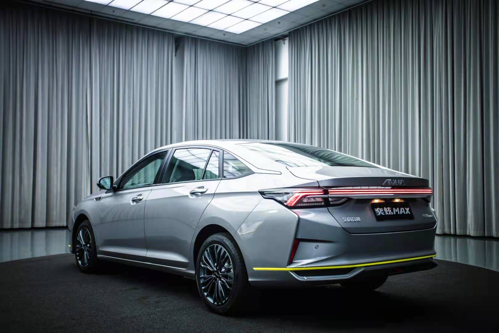 东风风神奕炫max上海车展亮相