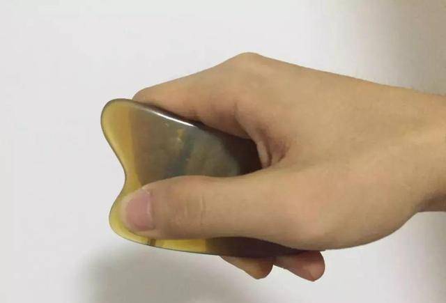 手上有透明的小水泡，不是上火，而是体内湿气重，教你2个小妙招