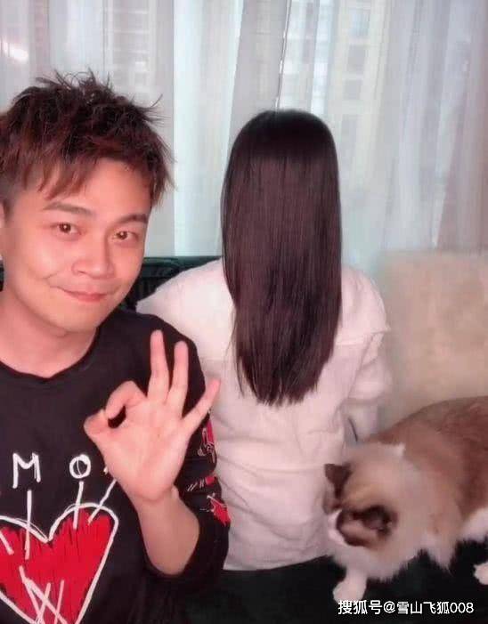 王牌对王牌主持人沈涛是节目节奏把控者妻子颜值不输明星