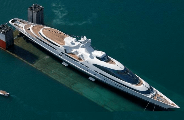 开战斗机上班驾驶坦克送孩子上学把军舰翻新成游艇土豪们真会玩