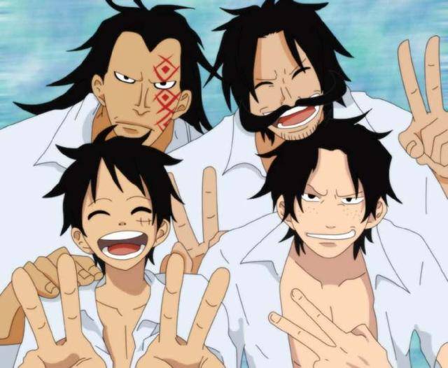 原创漫画暗示罗杰儿子找到大秘宝有可能路飞是罗杰儿子吗