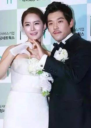 被周杰伦捧在手心上的她,如今却已经_刘荷娜