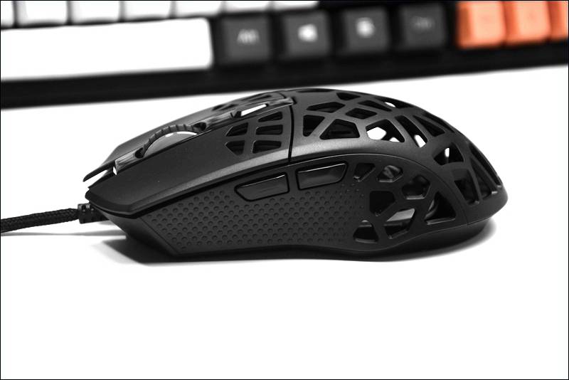 将北京鸟巢元素融入鼠标，这款轻量化设计的洞洞鼠有点不一样