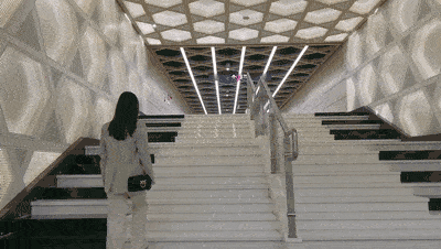 踩台阶弹曲子，来打卡成都地铁站的钢琴阶梯！