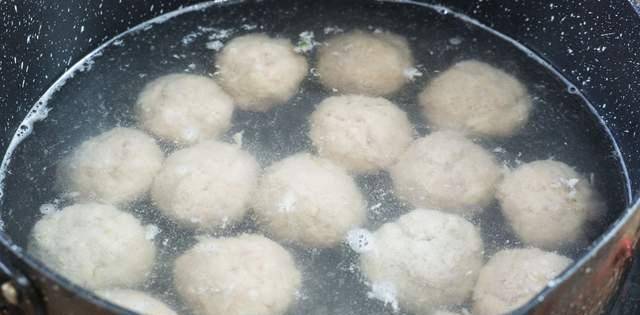 糯米要泡多久才可以做糯米丸子 eb41de11e1c6454ea94e85fe536305b0.jpeg
