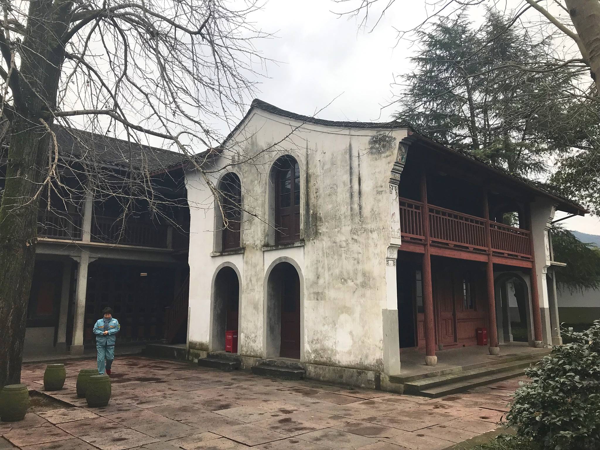 溪口蒋氏故里的丰镐房蒋介石原配在此遭日军轰炸遇难