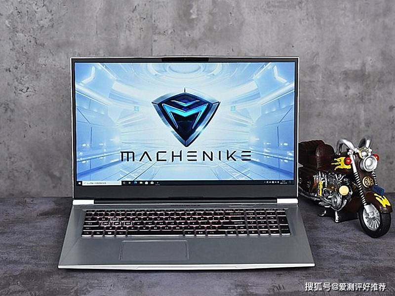 机械师的a面采用了金属材质打造,带高速钻孔警戒灯带设计,金属拉丝