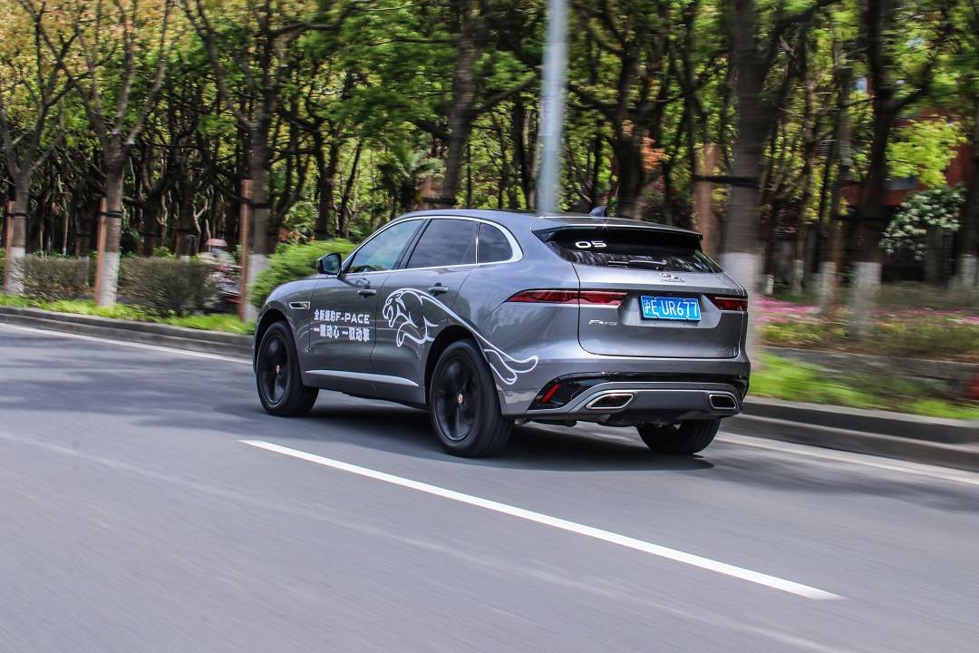 豹力美学典范换装英杰力30t发动机全新捷豹fpace试驾