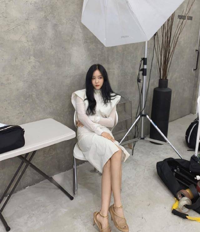 韩版欧阳娜娜朴孝敏,私服穿搭太时尚,对镜自拍真有范