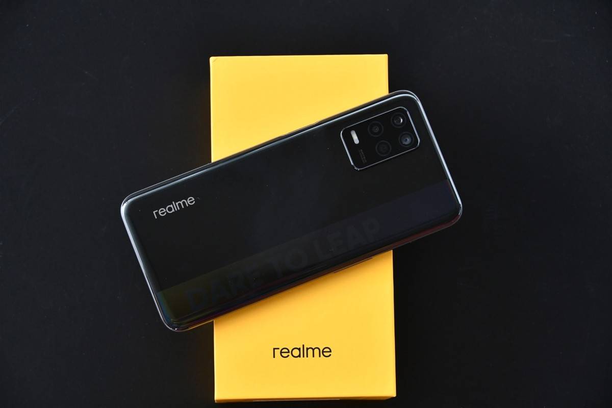 明明靠实力"吃饭"的realme真我q3,偏偏还有颜值,网友:爱了