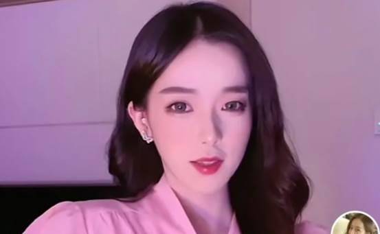 在失去了美颜滤以后,和路人差不了多少,很多喜欢迅猛龙的粉丝表示心碎