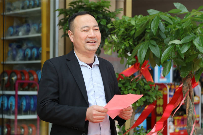 阜阳永恒源商贸有限公司总经理王凤雷致欢迎词,时逢五一来临之际,我们