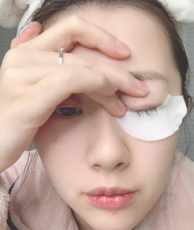 自己怎样去除嫁接睫毛 fc1bef4e21884ece994de142b4244bde.jpeg