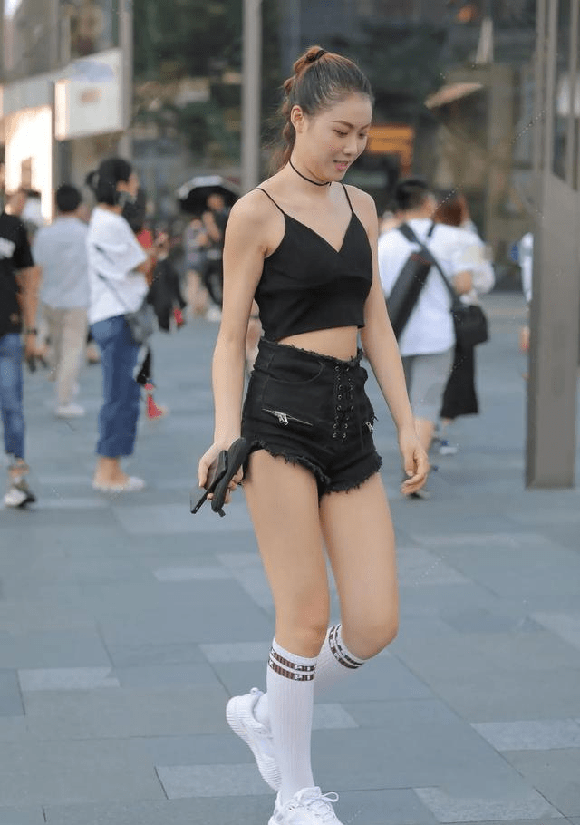 夏天穿的长筒袜 4a810df8e31744b2a05db682c056ed4b.png